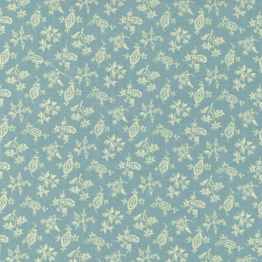 M31677 13 Locket in Robins Egg