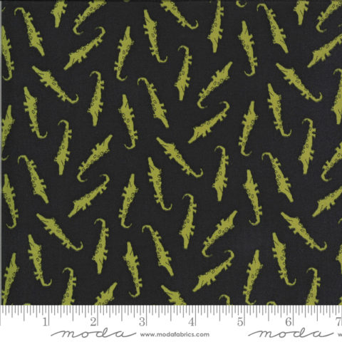 M5802 16 Crocs on Black